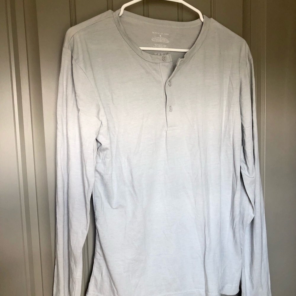Men’s small long sleeve T-shirt